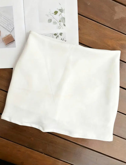 Falda short con aplique